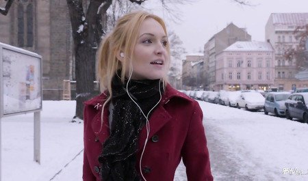 Анальный секс блондинки с недовольным соседским парнем