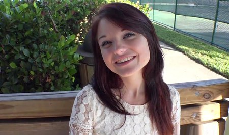 Вместо встречи с бойфрендом шалунья перепихнулась с пикапером с камшотом