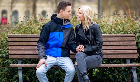 Парень приглашает девушку домой и трахает ее с камшотом