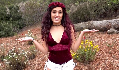 Мужичок долбится с подругой на природе и дома