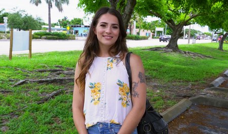 Бородатый любитель пикапа подснял тинку и поимел ее в салоне микроавтобуса