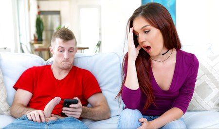 Молодой слесарь ходит к тинке и дрючит ее без претензий со стороны родителя