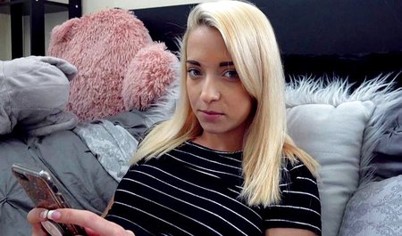 Застал утром соседку-блондинку и занялся с ней сексом