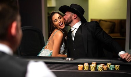 Подруга помогла с лимоном, но после ночи любви кинула бородатого друга