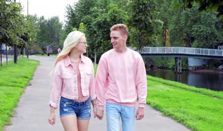 Попробовал пикап с красивой девушкой и конкретно подсел на него