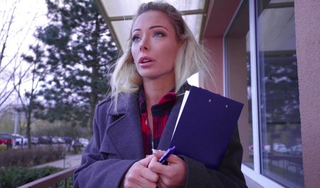 Волонтерка занялась сексом с прохожим, ради борьбы с пожарами