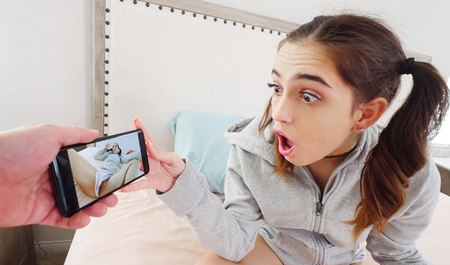 Братишка снял на видео дрочку сводной сестры и шантажом принудил милашку к сексу