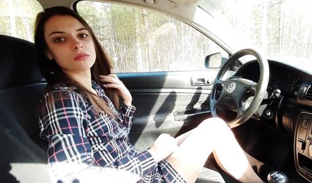 Помог девушке научиться ездить на машине и здесь же трахаться