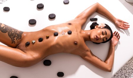 Латинка обожает массаж и трахаться с массажистом