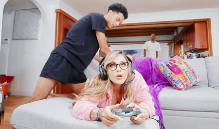 Кали Роуз изменила другу с чернокожим приятелем