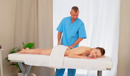 Лео Казанова переквалифицировался в массажисты, но ничего не изменилось...