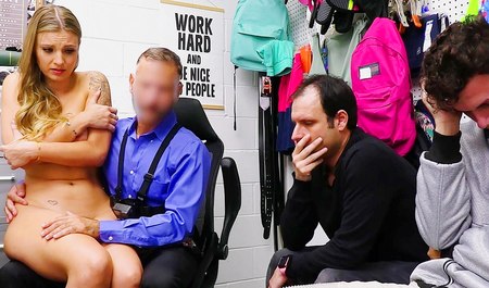 Кензи Лав в результате многоходовочки сношается с охранником бутика на рабочем месте