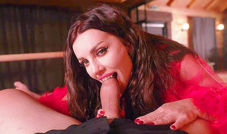 Изгнание демона членом из горячей милфы на Хеллоуин...