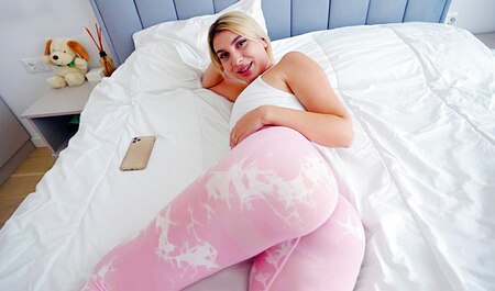 Запалил стринги сводной сестры и трахнул в масть