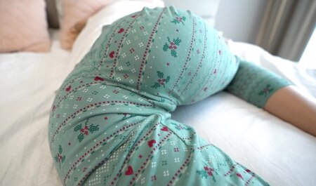 Мечтает о сексе со сводным братом и получает его член в свое распоряжение