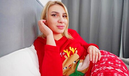 Вместо подарка на Рождество подгон себя для секса...