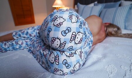 Мачеха проснулась от члена пасынка и без проблем получила оргазм...