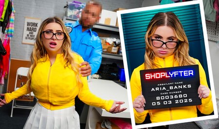 Запалили воровку по бюстьгалтеру и трахнул как положено