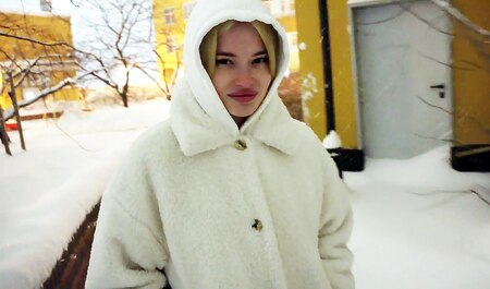 Подсняла парня после зала и хрен в подъезде отсосала...