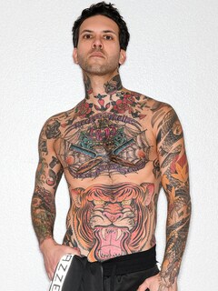 Смол Хэндс (Small Hands)